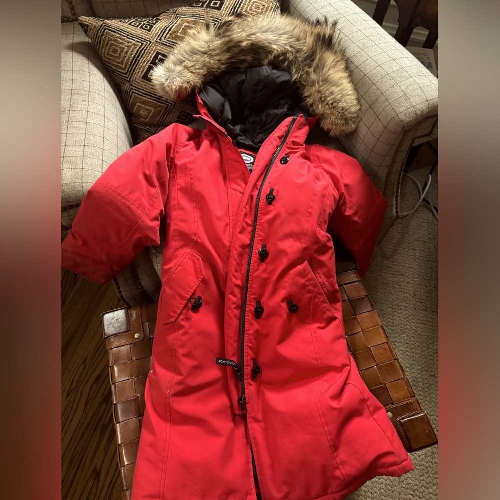 Beautiful warm winter coat. My daughter grew out of it to quickly